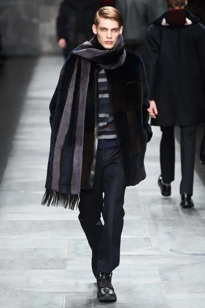 Look 32